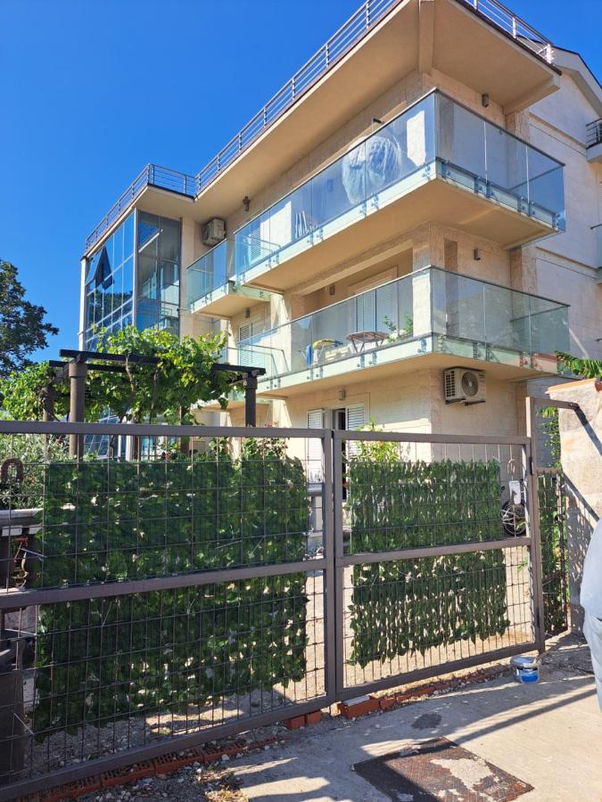 Apartments With Sea View In Prcanj 코토르 외부 사진