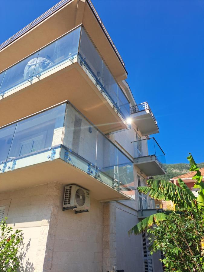 Apartments With Sea View In Prcanj 코토르 외부 사진