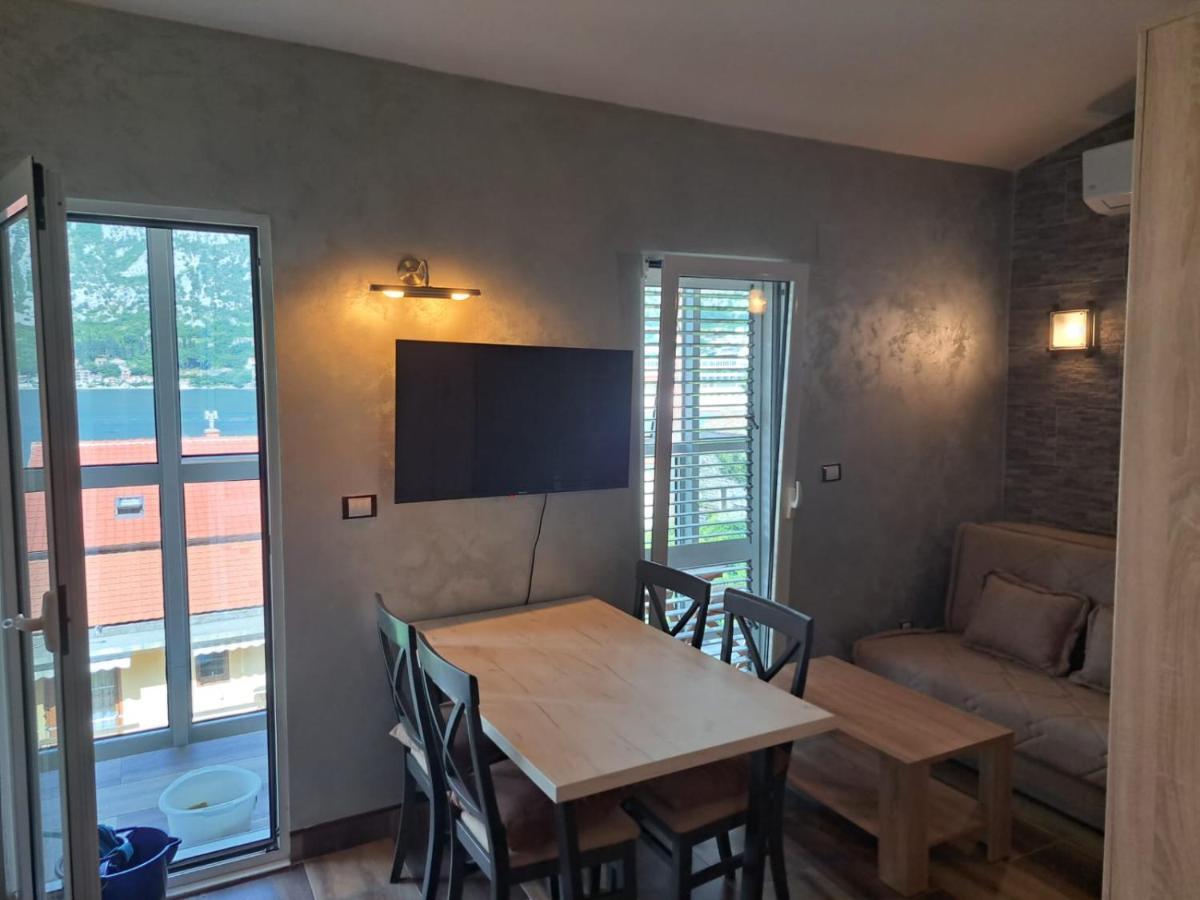 Apartments With Sea View In Prcanj 코토르 외부 사진