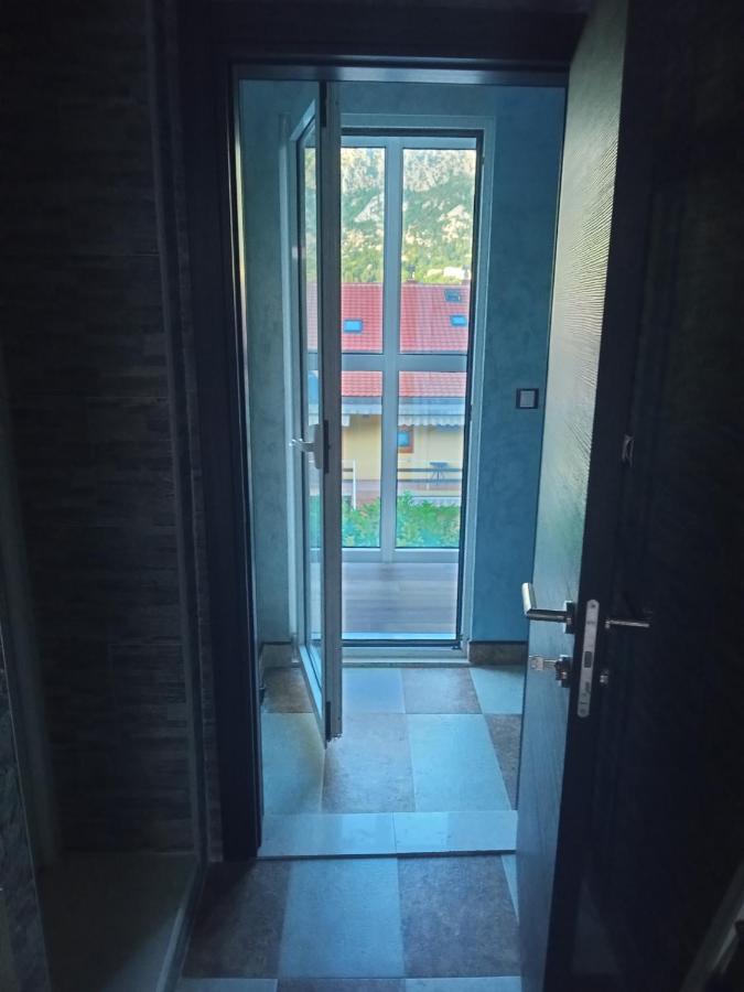 Apartments With Sea View In Prcanj 코토르 외부 사진