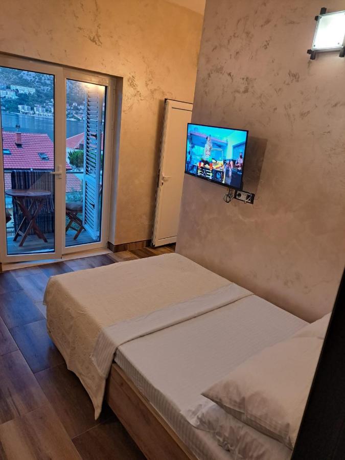 Apartments With Sea View In Prcanj 코토르 외부 사진