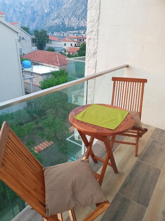 Apartments With Sea View In Prcanj 코토르 외부 사진