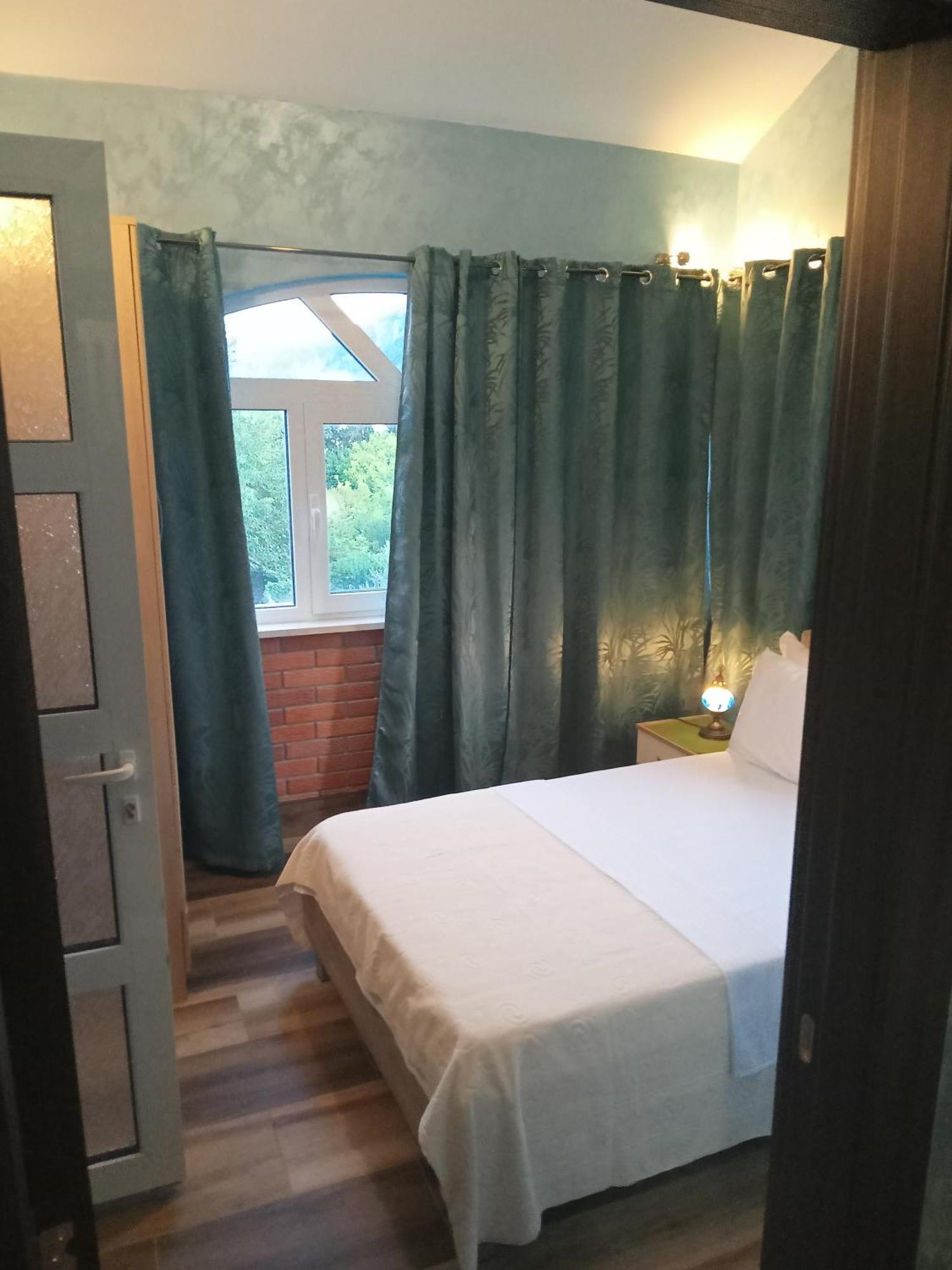 Apartments With Sea View In Prcanj 코토르 객실 사진
